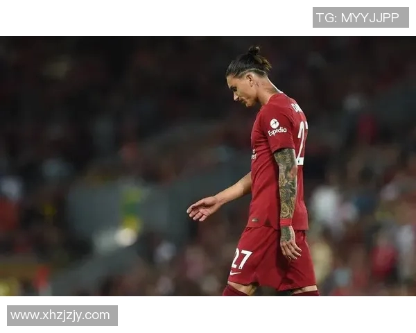 努涅斯在赛场上的精彩表现引发球迷热议成为新一代足球明星的潜力之星