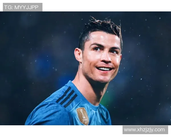 欧冠赛场惊现奇葩一幕球迷冲入场内强抢C罗球衣